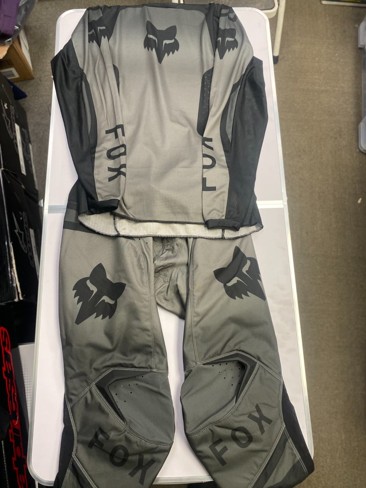 Fox motocross/enduro kit 2026 180 shield black/grey